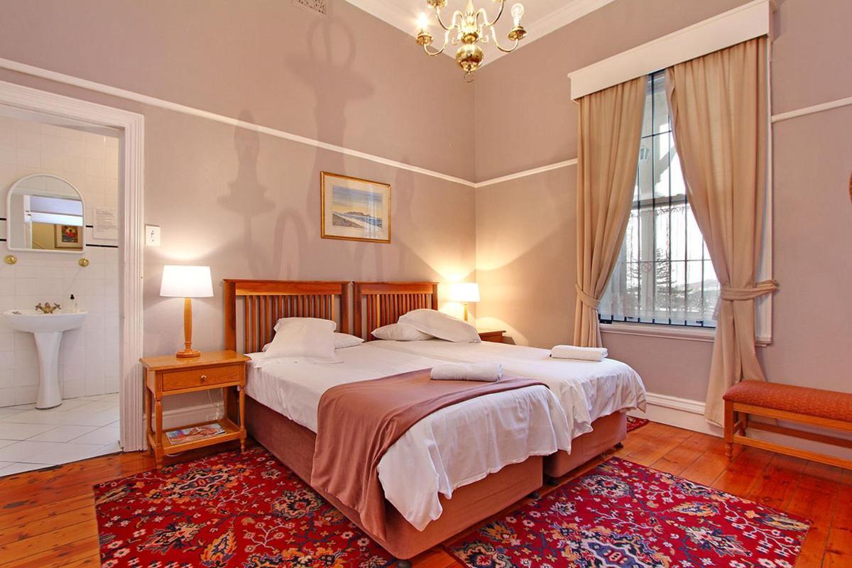 Hillcrest Manor Guest house 3*