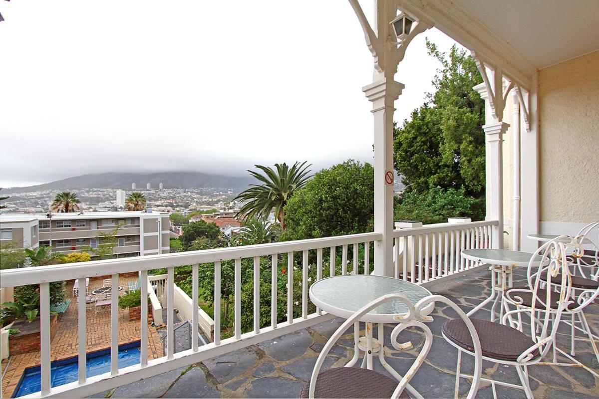 Hillcrest Manor 3*